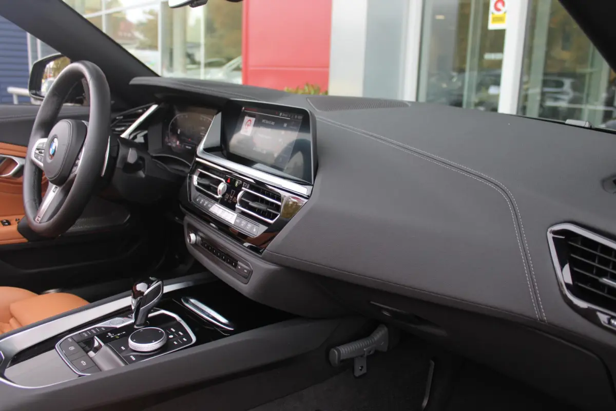 sDRIVE 20i HIGH EXECUTIVE M-SPORT AUTOMAAT | M INTERIEURPAKKET  | M EXTERIEURPAKKET | M SPORTSTUUR | 19" VIJFDUBBELSPAAKS M SPORTWIELEN | NAVIGATIE | DRAADLOZE APPLE CARPLAY / ANDROID AUTO |