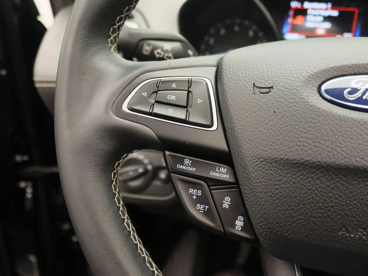 1.5 EcoBoost Vignale Panoramadak | Trekhaak | 18"inch | Winterpack | Leder + elek. st. + memory | Getint glas | Navigatie | Climate control | Elek. klep