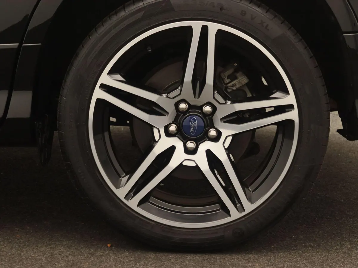 1.5 EcoBoost Vignale Panoramadak | Trekhaak | 18"inch | Winterpack | Leder + elek. st. + memory | Getint glas | Navigatie | Climate control | Elek. klep