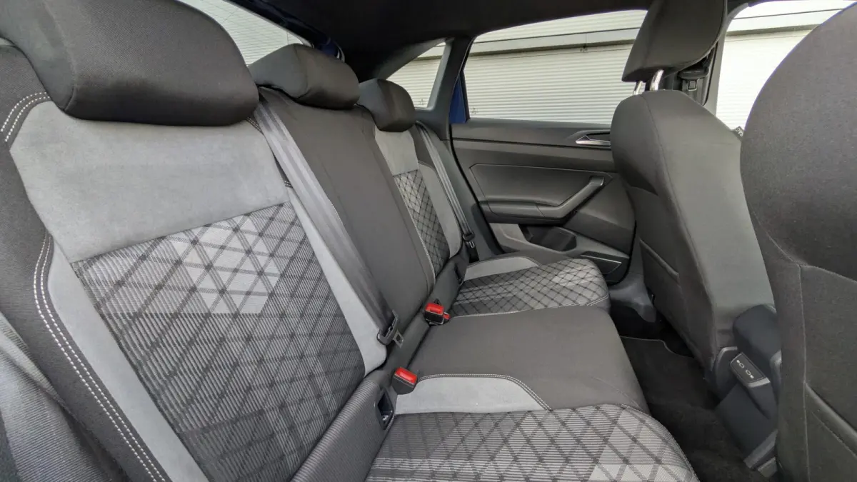 1.0 TSI 115pk DSG R-Line | App Connect Navigatie | LED Matrix | Camera