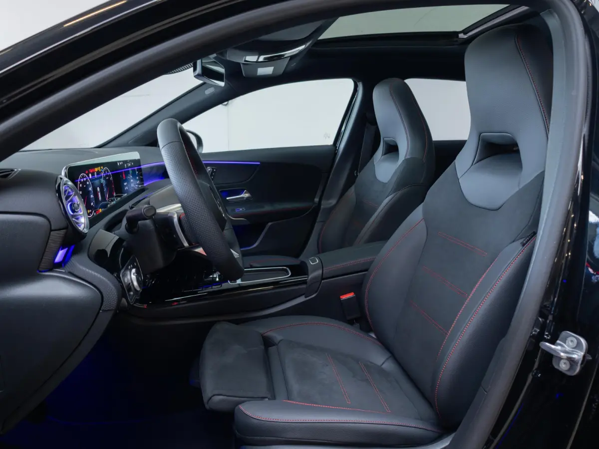 Hatchback 180 Business Solution AMG Premium PLUS | Panorama dak