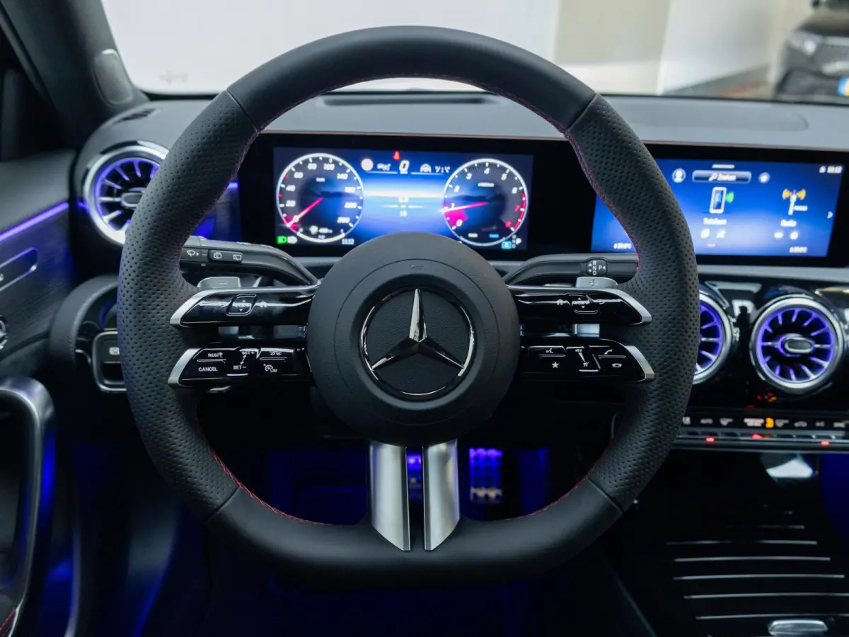 Hatchback 180 Business Solution AMG Premium PLUS | Panorama dak
