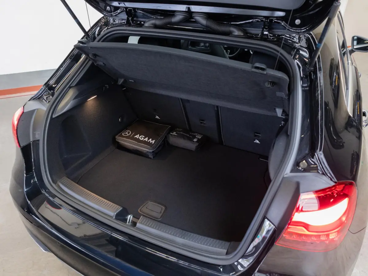 Hatchback 180 Business Solution AMG Premium PLUS | Panorama dak