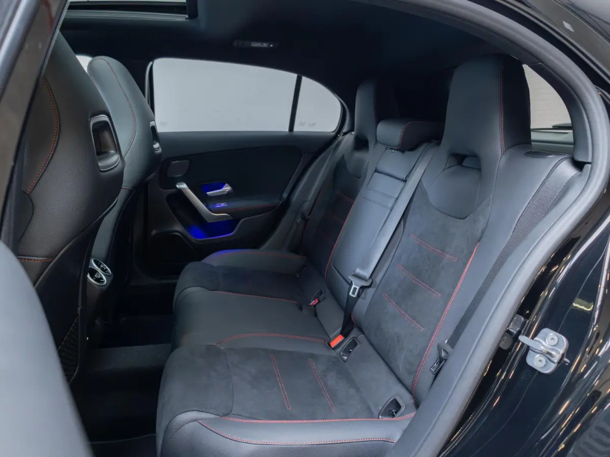 Hatchback 180 Business Solution AMG Premium PLUS | Panorama dak