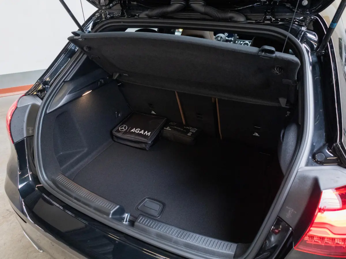 Hatchback 180 Business Solution AMG Premium PLUS | Panorama dak