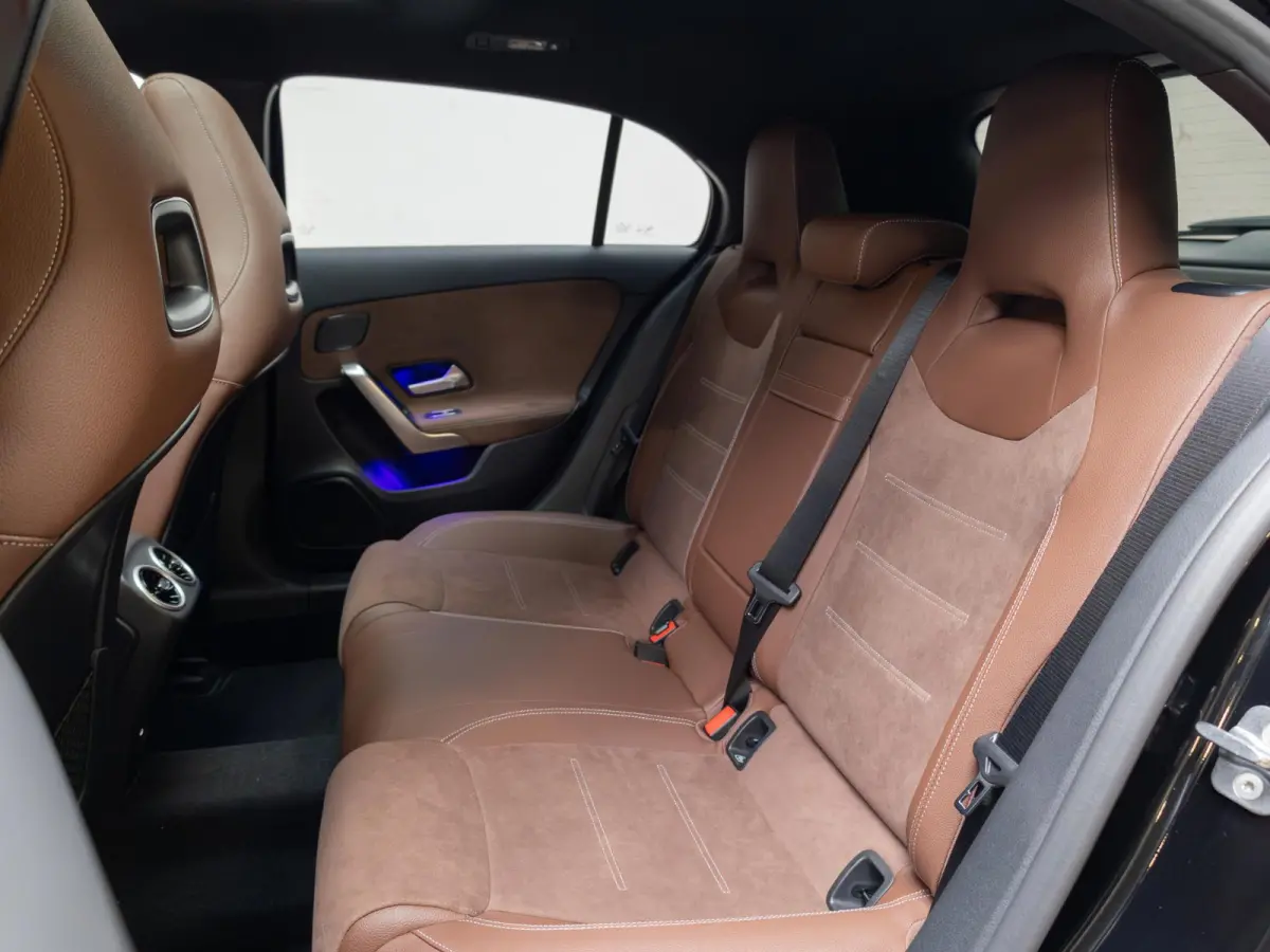 Hatchback 180 Business Solution AMG Premium PLUS | Panorama dak