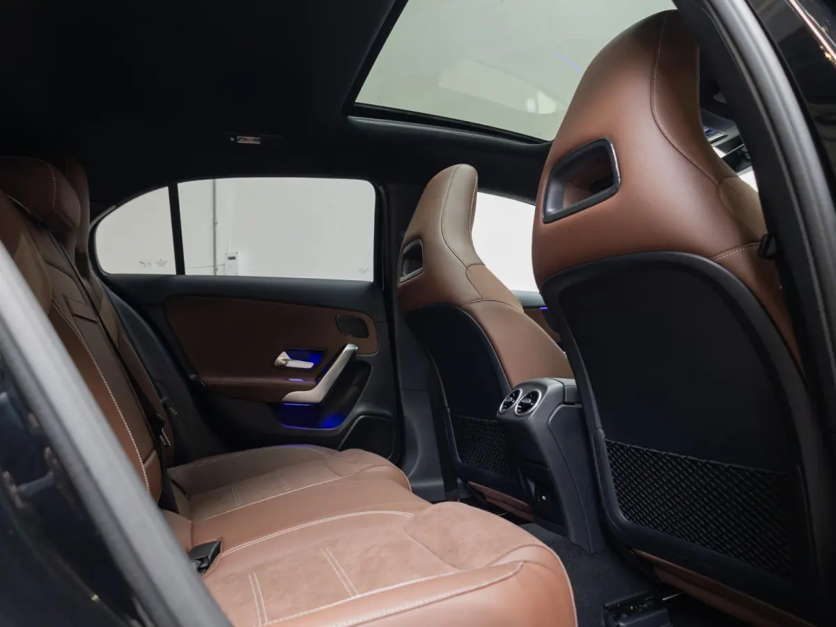 Hatchback 180 Business Solution AMG Premium PLUS | Panorama dak