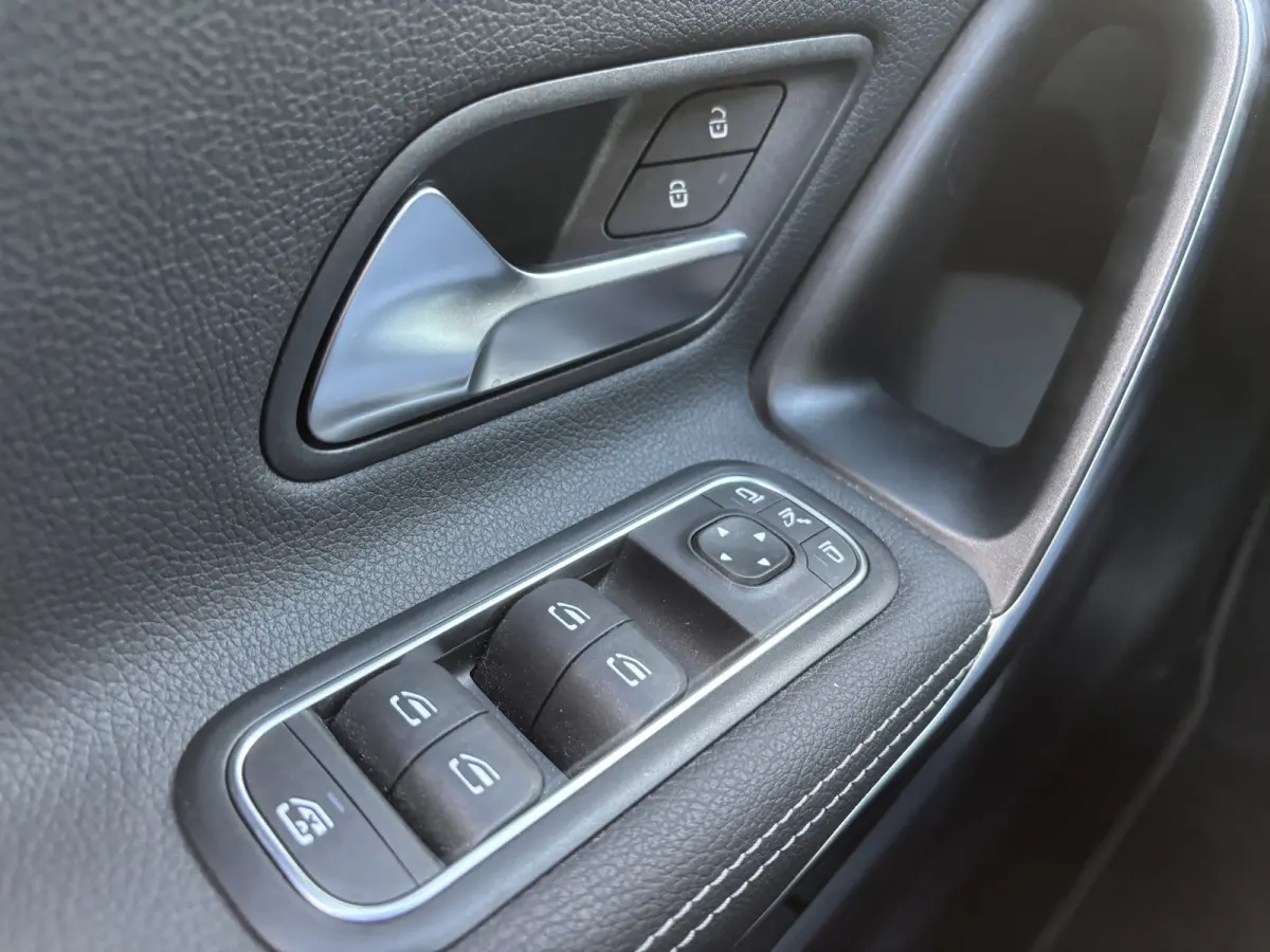 180 Business Line | Automaat | Pano | Parkeer Camera | Stoelverwarming