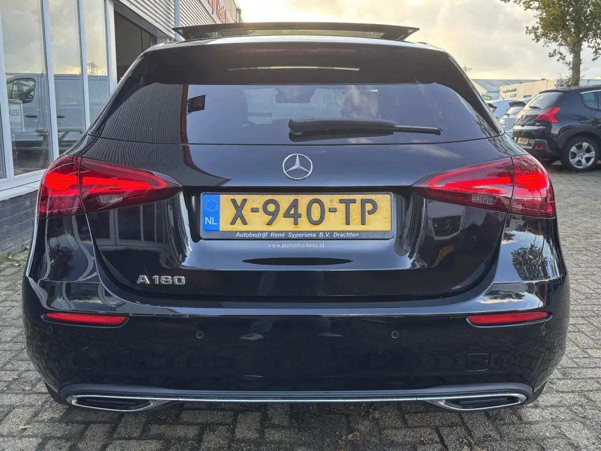 180 Business Line | Automaat | Pano | Parkeer Camera | Stoelverwarming