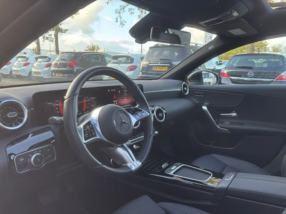 180 Business Line | Automaat | Pano | Parkeer Camera | Stoelverwarming