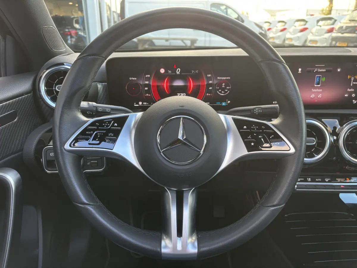 180 Business Line | Automaat | Pano | Parkeer Camera | Stoelverwarming