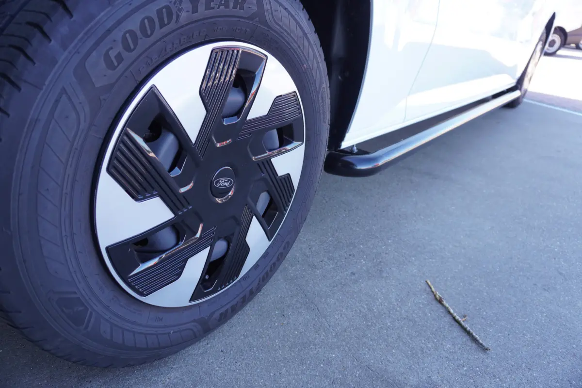 340L 2.5 PHEV 233PK L2H1 Trend 9 Persoons PHEV Automaat Nr. V141 | Hybride | Airco | Cruise | Apple CP| Side bars  DEMO