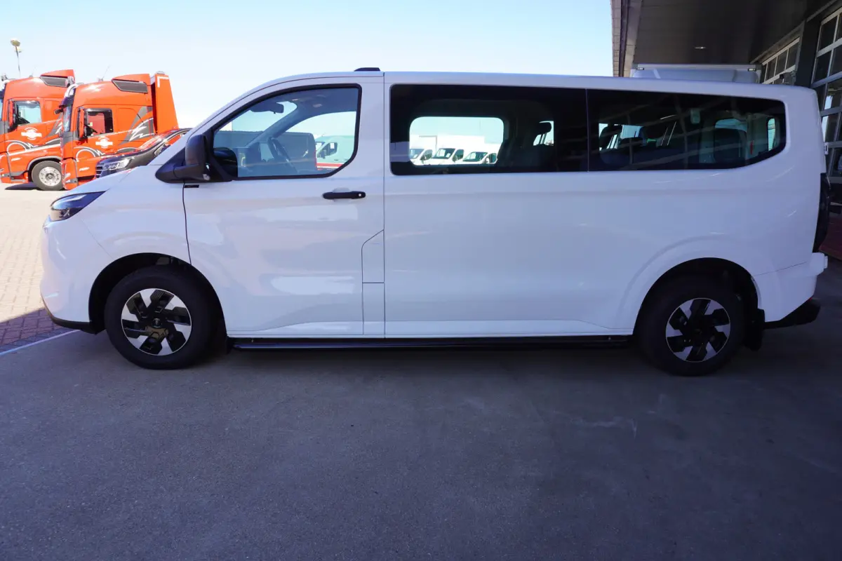 340L 2.5 PHEV 233PK L2H1 Trend 9 Persoons PHEV Automaat Nr. V141 | Hybride | Airco | Cruise | Apple CP| Side bars  DEMO