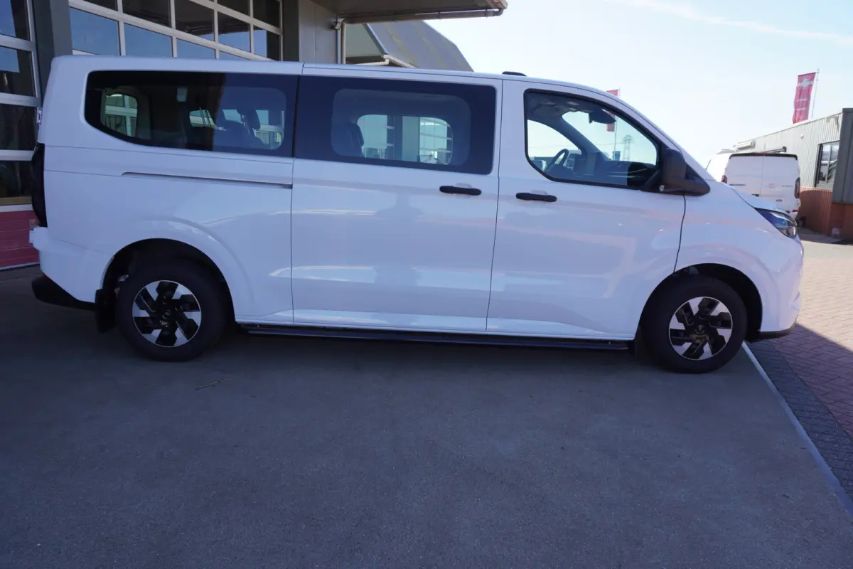 340L 2.5 PHEV 233PK L2H1 Trend 9 Persoons PHEV Automaat Nr. V141 | Hybride | Airco | Cruise | Apple CP| Side bars  DEMO