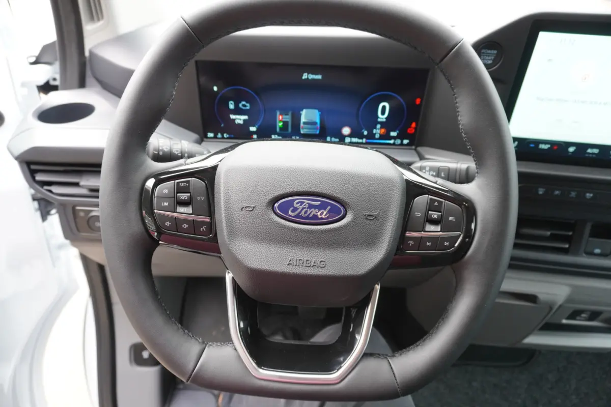 340L 2.5 PHEV 233PK L2H1 Trend 9 Persoons PHEV Automaat Nr. V141 | Hybride | Airco | Cruise | Apple CP| Side bars  DEMO
