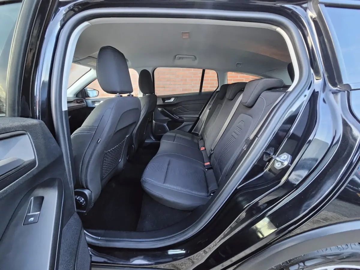 1.0 EcoBoost 125PK Active Automaat Winterpack 17" Velgen Navi