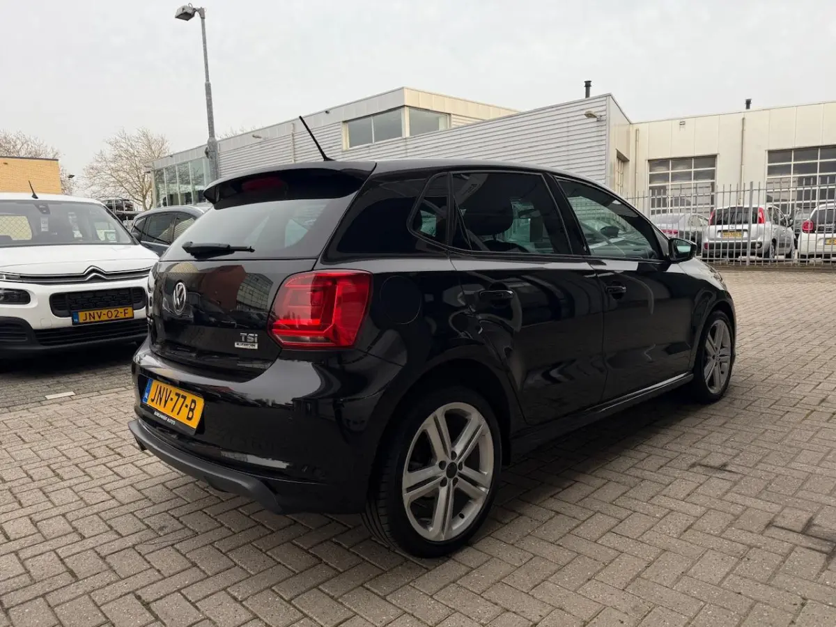 1.2 TSI 90 pk | R-Line | Navigatie | 5 deurs