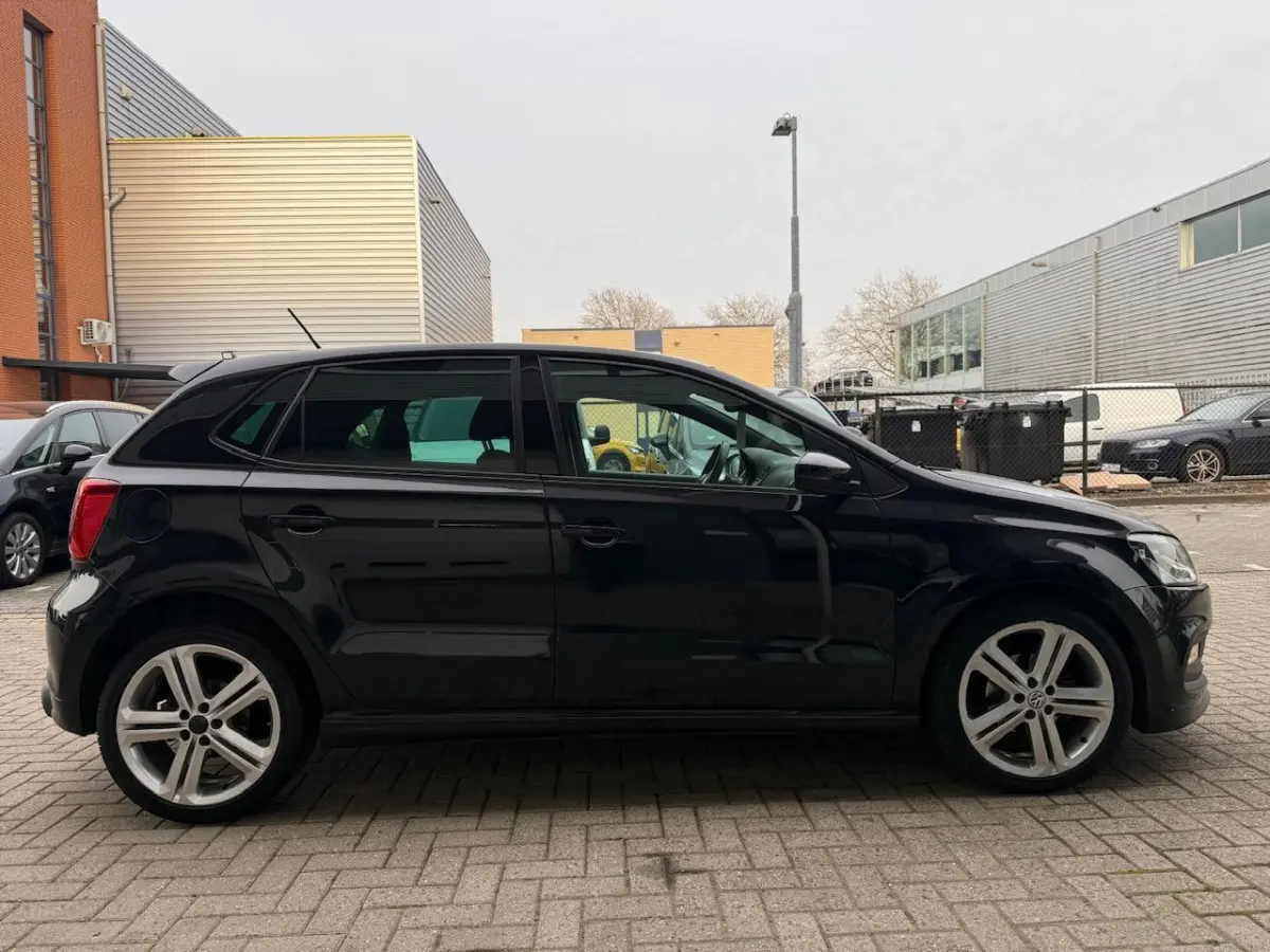 1.2 TSI 90 pk | R-Line | Navigatie | 5 deurs