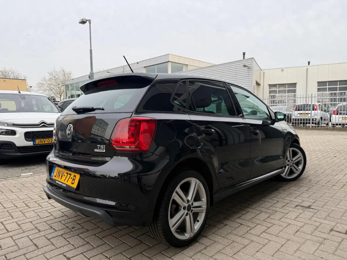 1.2 TSI 90 pk | R-Line | Navigatie | 5 deurs