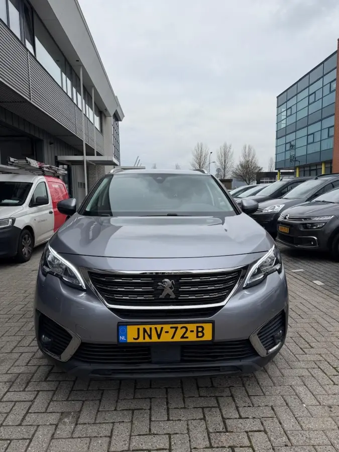 1.2 Benzine | 7 zitplaatsen | Navi | Camera