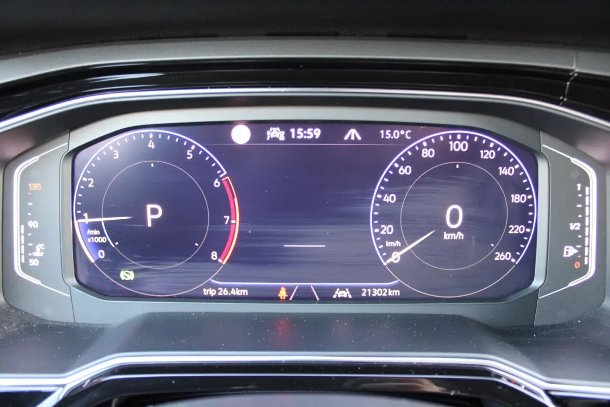 1.0 TSI 115pk DSG R-Line Business | Apple Carplay & Android Auto | 18" Misano Velgen | Stoelverwarming