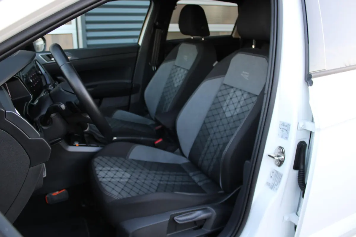 1.0 TSI 115pk DSG R-Line Business | Apple Carplay & Android Auto | 18" Misano Velgen | Stoelverwarming
