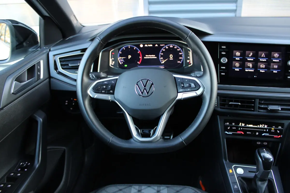 1.0 TSI 115pk DSG R-Line Business | Apple Carplay & Android Auto | 18" Misano Velgen | Stoelverwarming