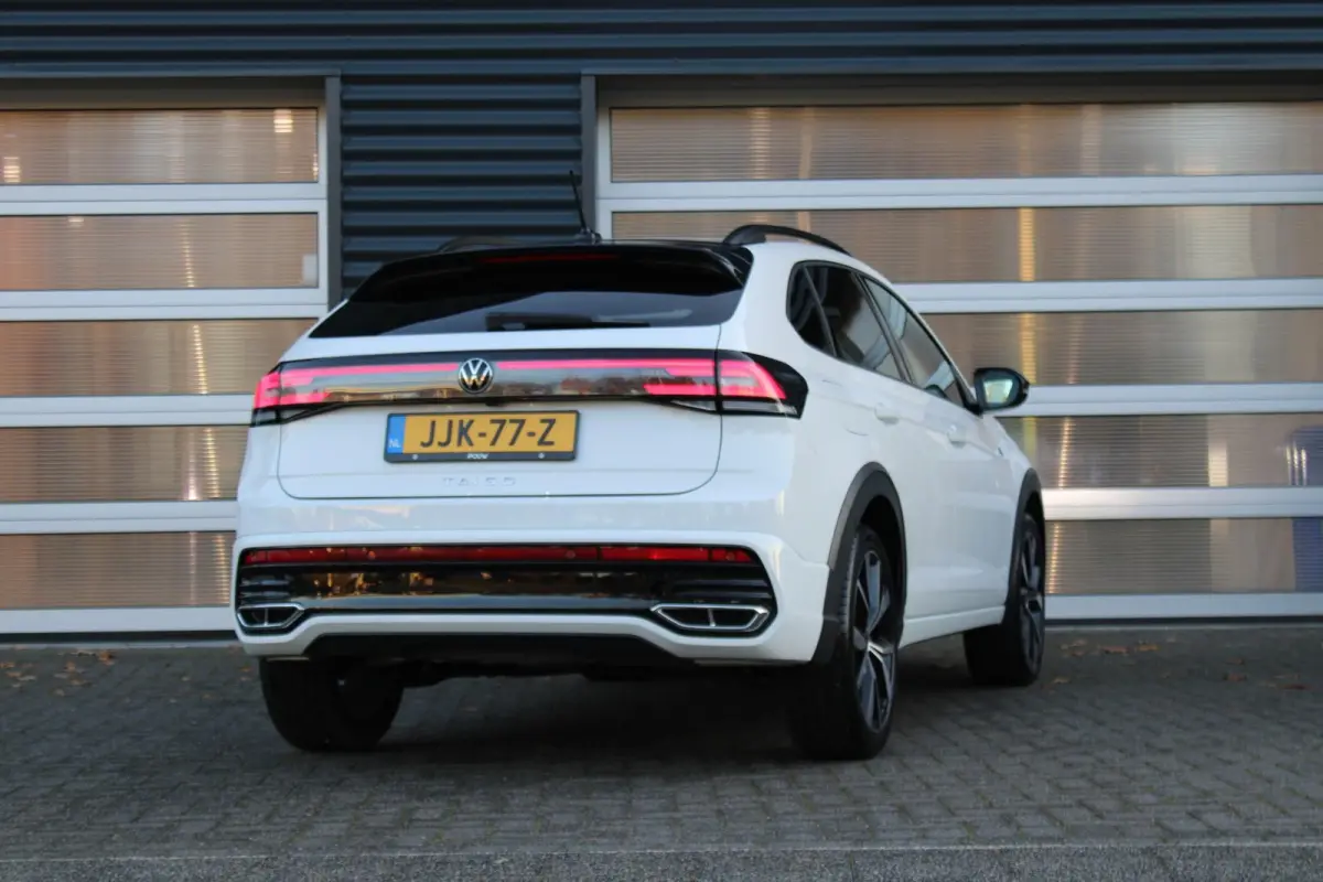 1.0 TSI 115pk DSG R-Line Business | Apple Carplay & Android Auto | 18" Misano Velgen | Stoelverwarming