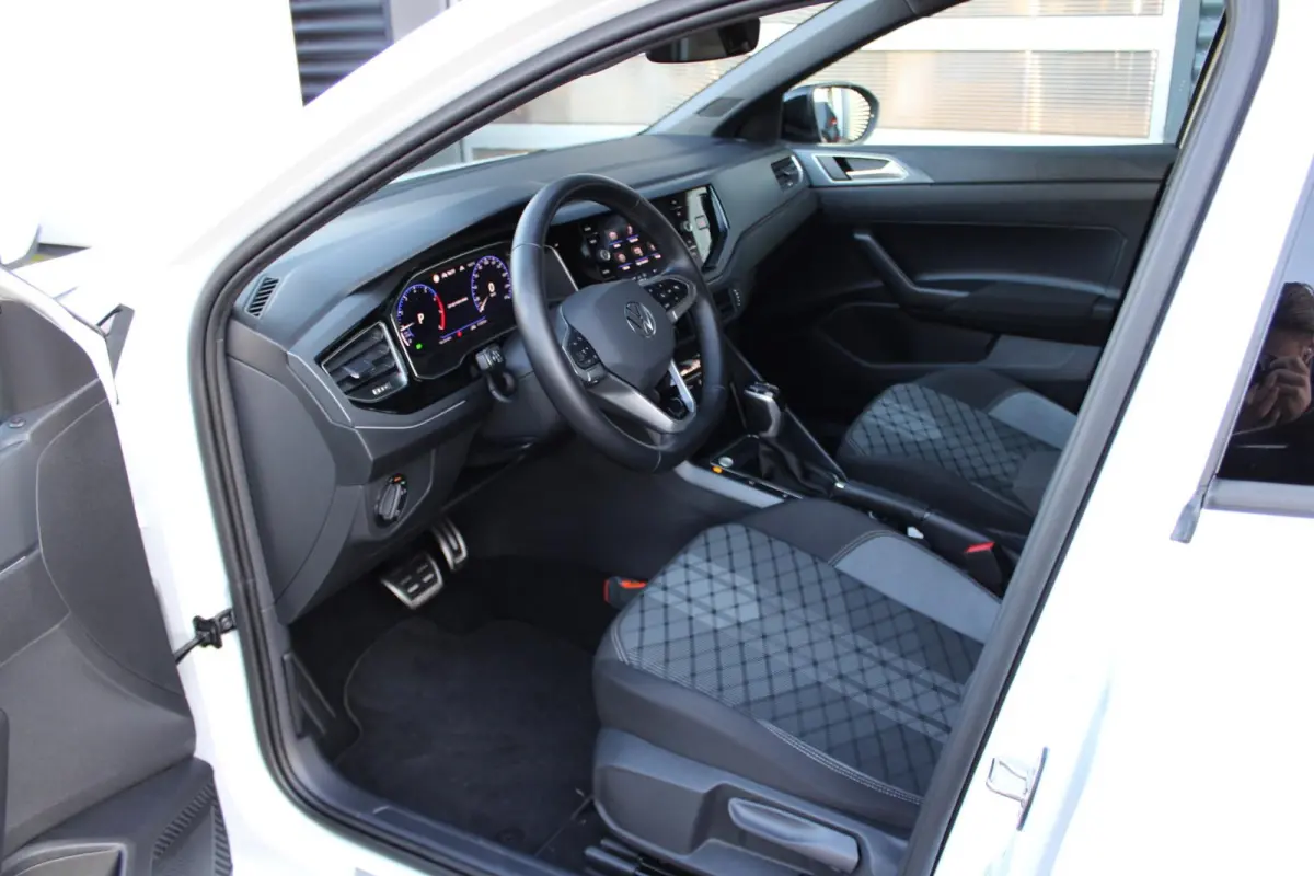 1.0 TSI 115pk DSG R-Line Business | Apple Carplay & Android Auto | 18" Misano Velgen | Stoelverwarming