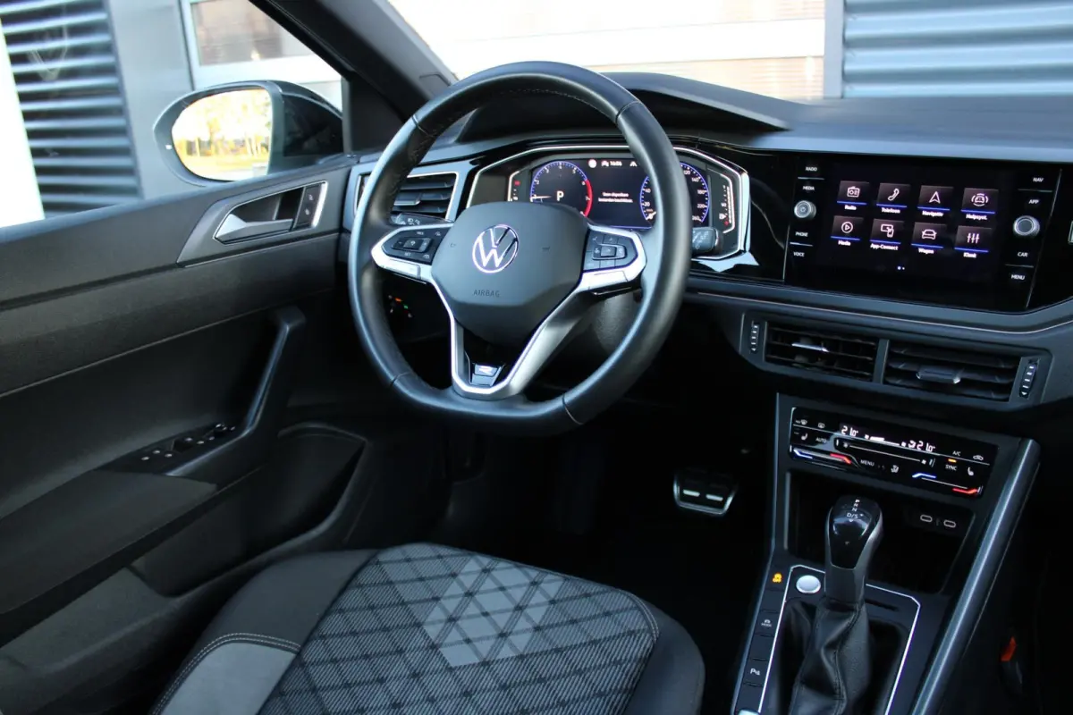 1.0 TSI 115pk DSG R-Line Business | Apple Carplay & Android Auto | 18" Misano Velgen | Stoelverwarming
