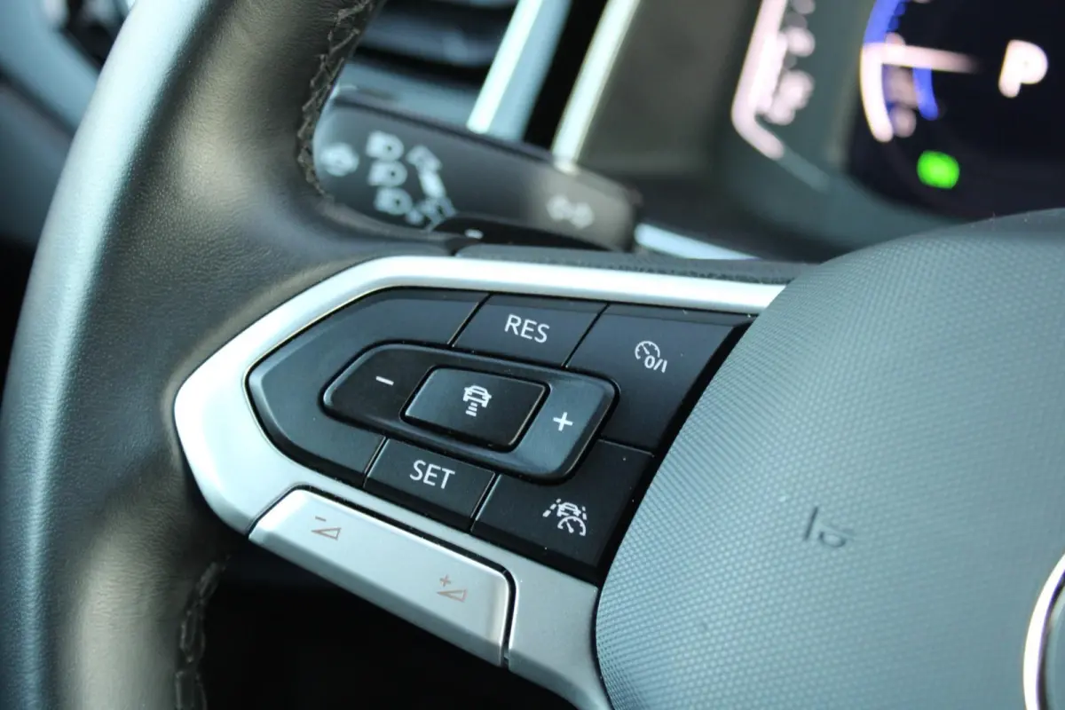 1.0 TSI 115pk DSG R-Line Business | Apple Carplay & Android Auto | 18" Misano Velgen | Stoelverwarming
