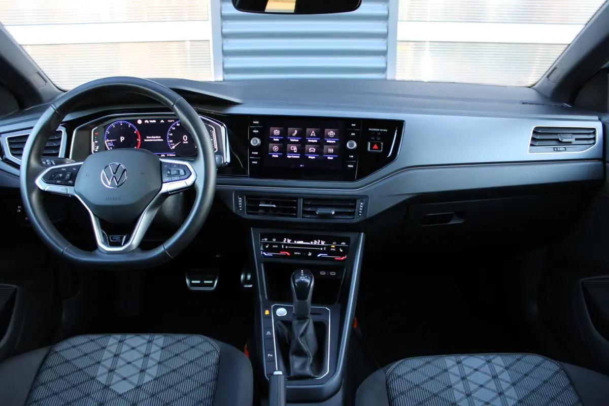 1.0 TSI 115pk DSG R-Line Business | Apple Carplay & Android Auto | 18" Misano Velgen | Stoelverwarming