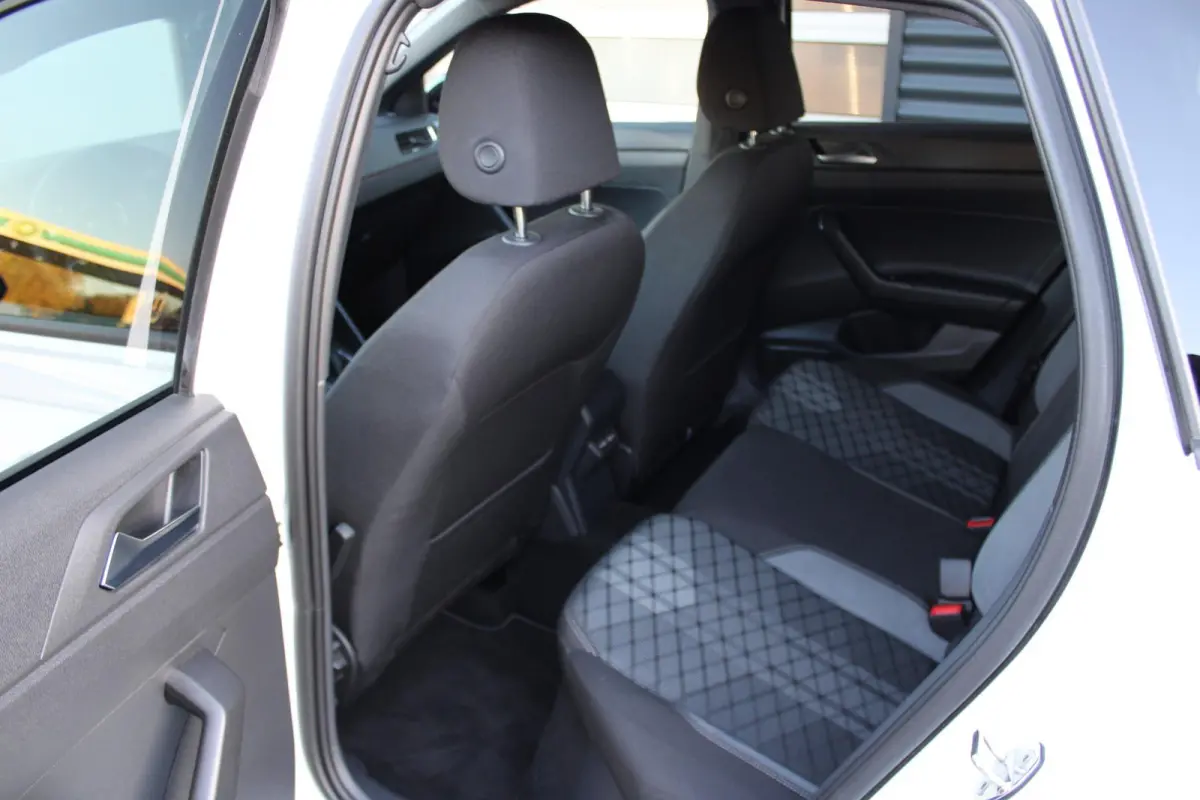 1.0 TSI 115pk DSG R-Line Business | Apple Carplay & Android Auto | 18" Misano Velgen | Stoelverwarming