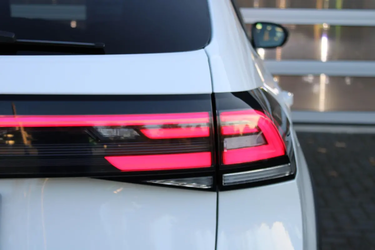 1.0 TSI 115pk DSG R-Line Business | Apple Carplay & Android Auto | 18" Misano Velgen | Stoelverwarming