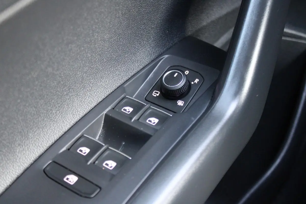 1.0 TSI 115pk DSG R-Line Business | Apple Carplay & Android Auto | 18" Misano Velgen | Stoelverwarming
