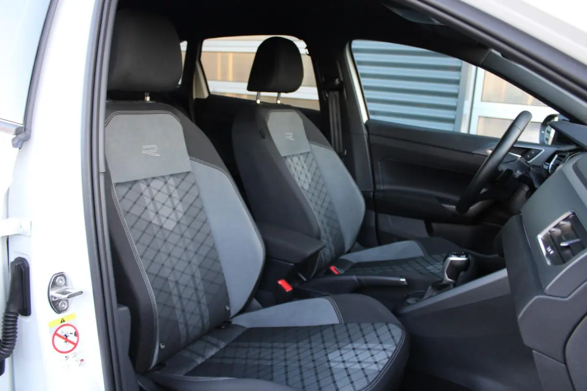 1.0 TSI 115pk DSG R-Line Business | Apple Carplay & Android Auto | 18" Misano Velgen | Stoelverwarming
