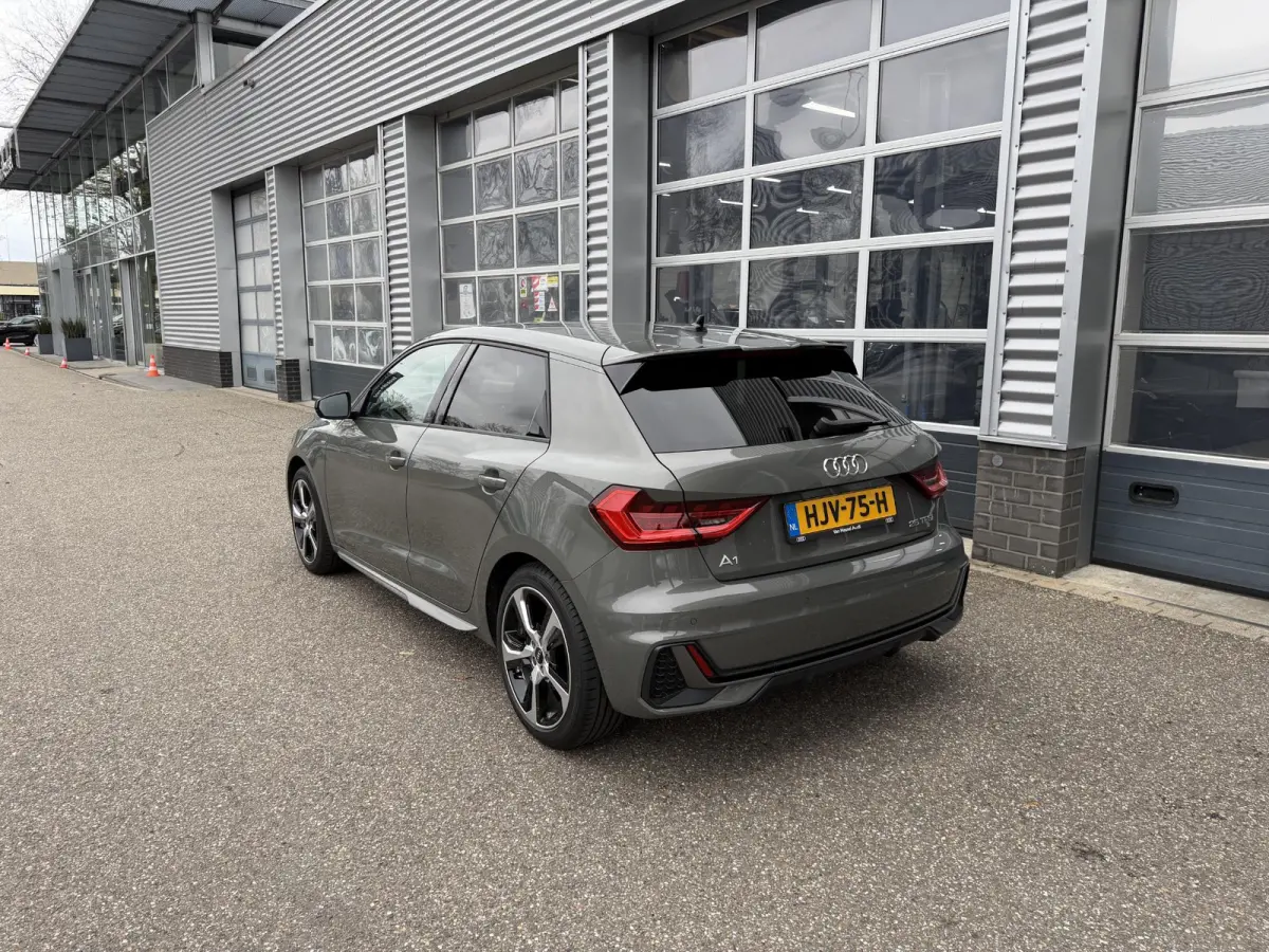 25 TFSI S edition 95 PK | Demo | Cruise Control l Airco l Apple Carplay / Android Auto l Privacy glas l Parkeersensoren l Audi virtual cockpit