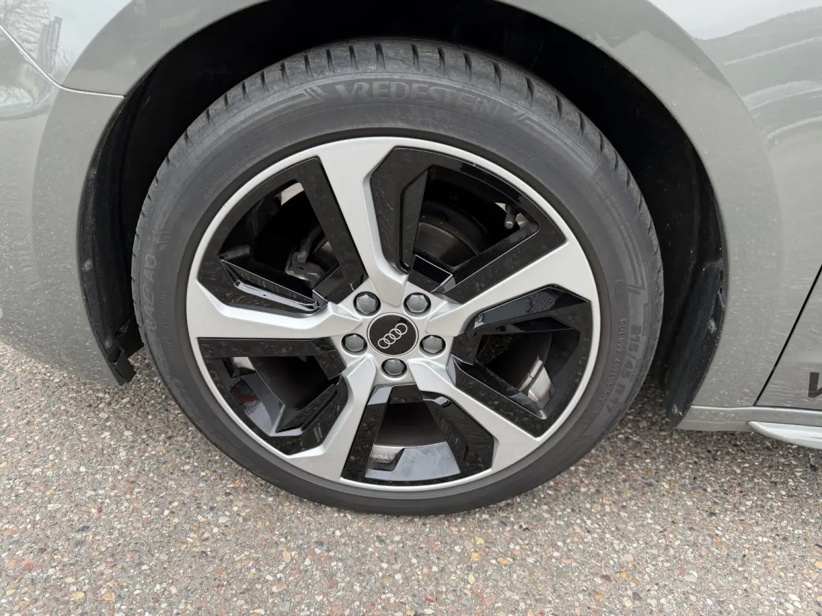 25 TFSI S edition 95 PK | Demo | Cruise Control l Airco l Apple Carplay / Android Auto l Privacy glas l Parkeersensoren l Audi virtual cockpit