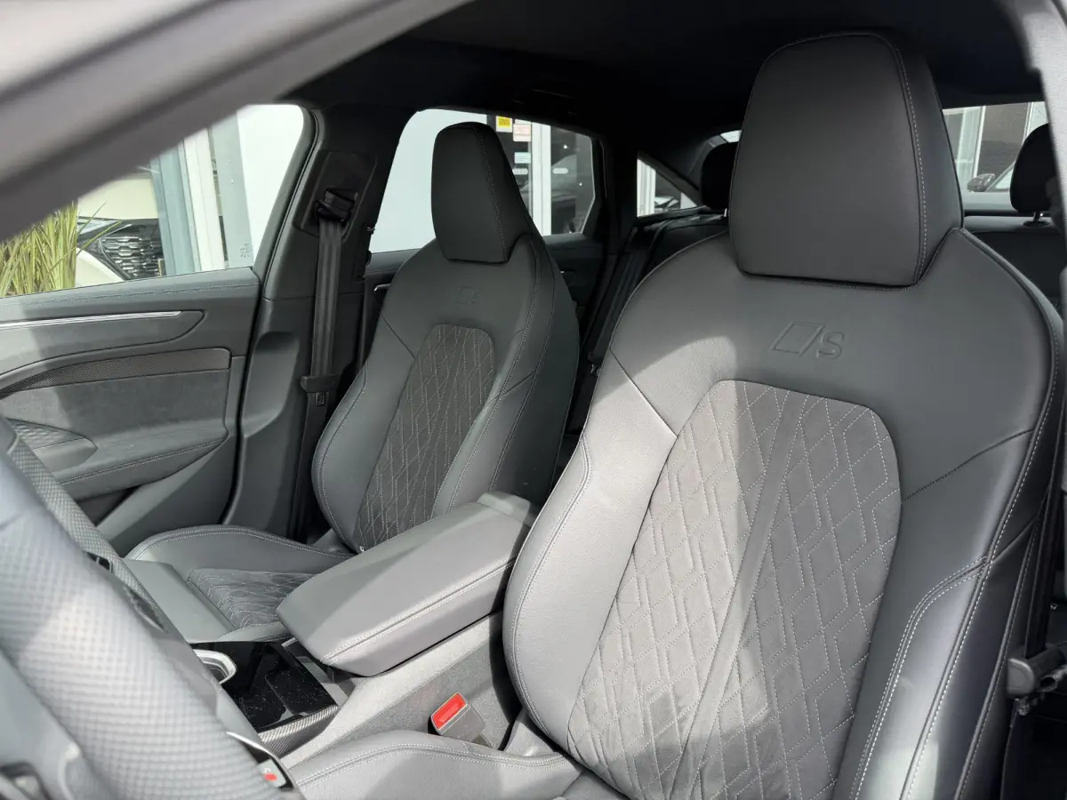 2.0 e-hybrid quattro Pro Line 299 PK | Demo | Adaptive cruise control l Elektr. vestelbare bestuurdersstoel met geheugen l Stoelverwarming l Navigatie l 360 graden camera l Dodehoekdetectie 