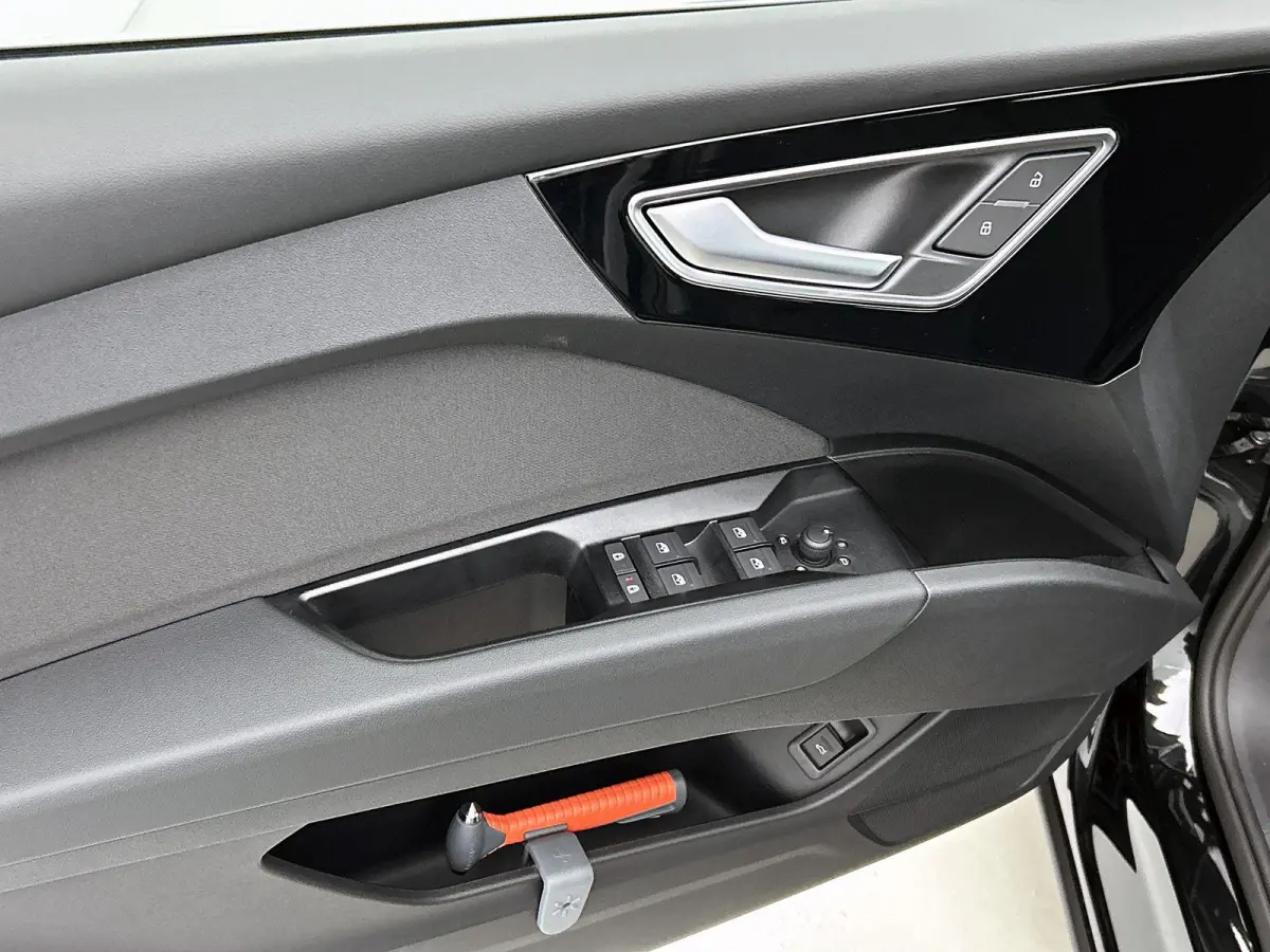 40 Edition 77 kWh 204 PK | Audi soundsystem | 21 inch velgen | Elektrische trekhaak | Edition | Apple CarPlay | Android Auto | Assistentiepakket plus | Comfortpakket | Mythoszwart metallic |