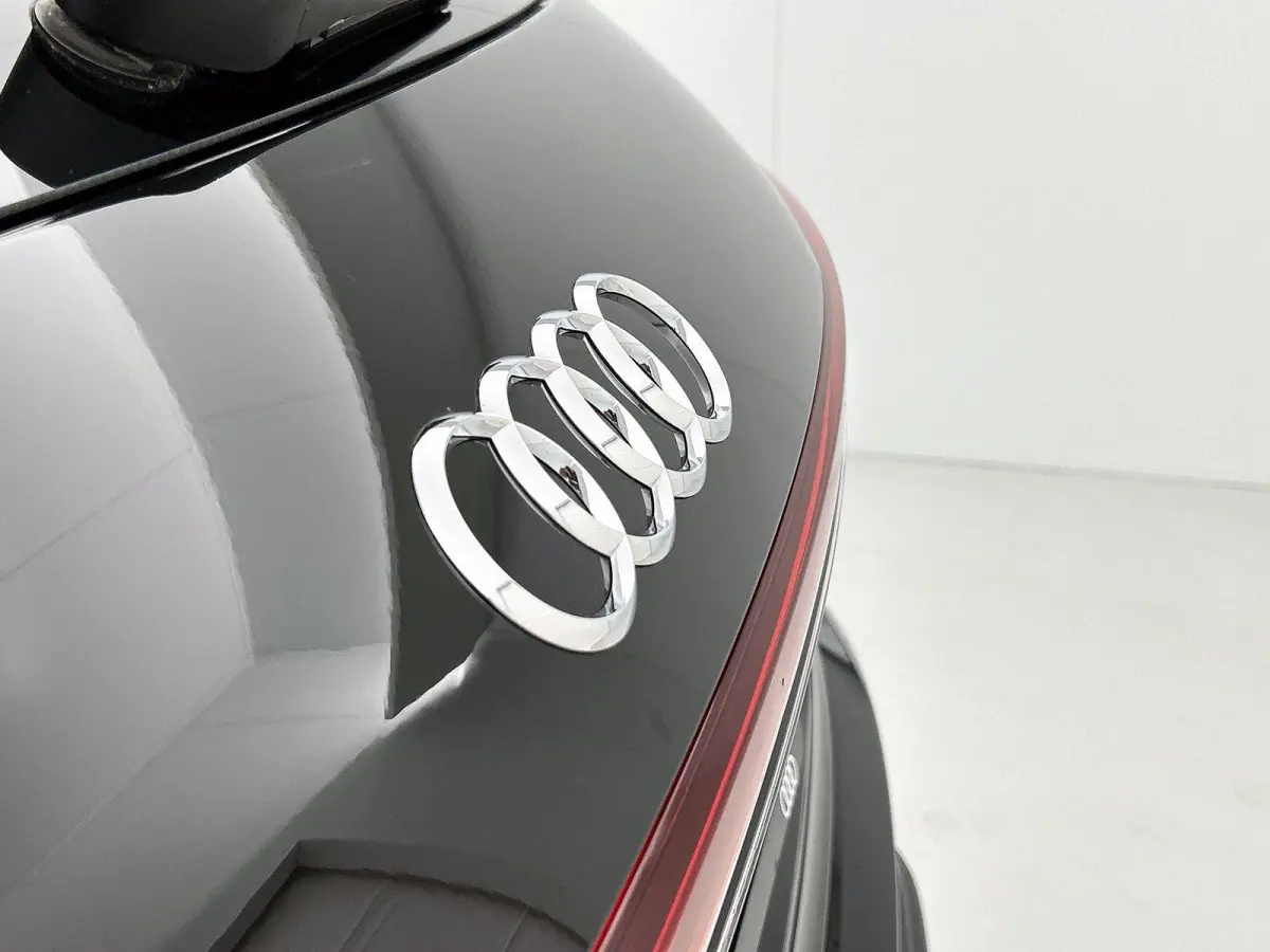 40 Edition 77 kWh 204 PK | Audi soundsystem | 21 inch velgen | Elektrische trekhaak | Edition | Apple CarPlay | Android Auto | Assistentiepakket plus | Comfortpakket | Mythoszwart metallic |