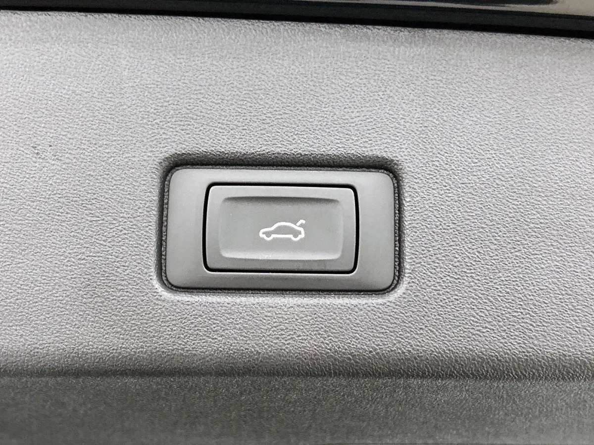 40 Edition 77 kWh 204 PK | Audi soundsystem | 21 inch velgen | Elektrische trekhaak | Edition | Apple CarPlay | Android Auto | Assistentiepakket plus | Comfortpakket | Mythoszwart metallic |