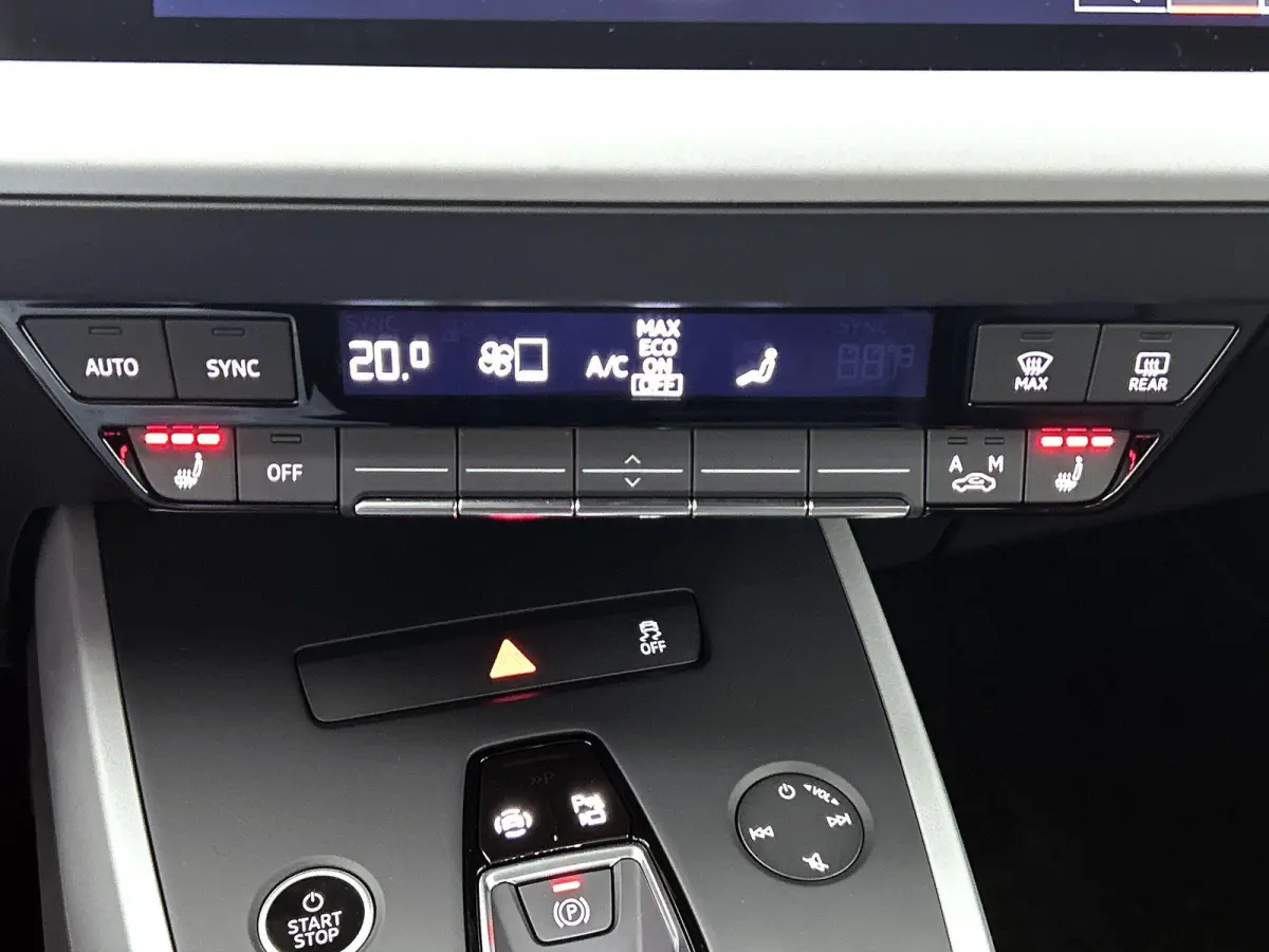40 Edition 77 kWh 204 PK | Audi soundsystem | 21 inch velgen | Elektrische trekhaak | Edition | Apple CarPlay | Android Auto | Assistentiepakket plus | Comfortpakket | Mythoszwart metallic |