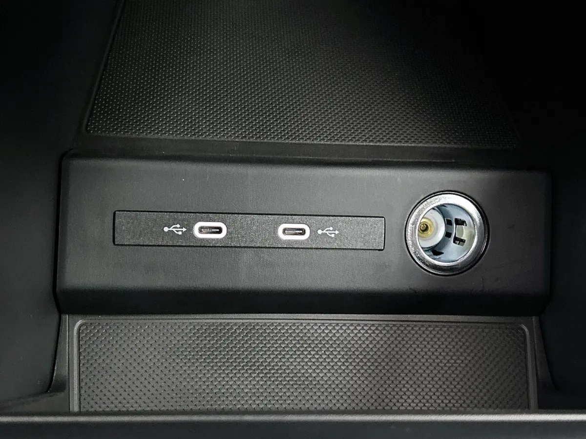 40 Edition 77 kWh 204 PK | Audi soundsystem | 21 inch velgen | Elektrische trekhaak | Edition | Apple CarPlay | Android Auto | Assistentiepakket plus | Comfortpakket | Mythoszwart metallic |
