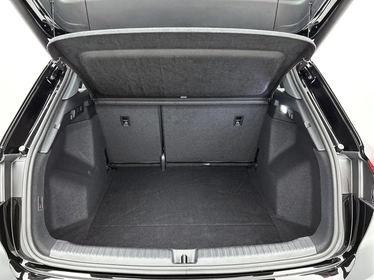 40 Edition 77 kWh 204 PK | Audi soundsystem | 21 inch velgen | Elektrische trekhaak | Edition | Apple CarPlay | Android Auto | Assistentiepakket plus | Comfortpakket | Mythoszwart metallic |