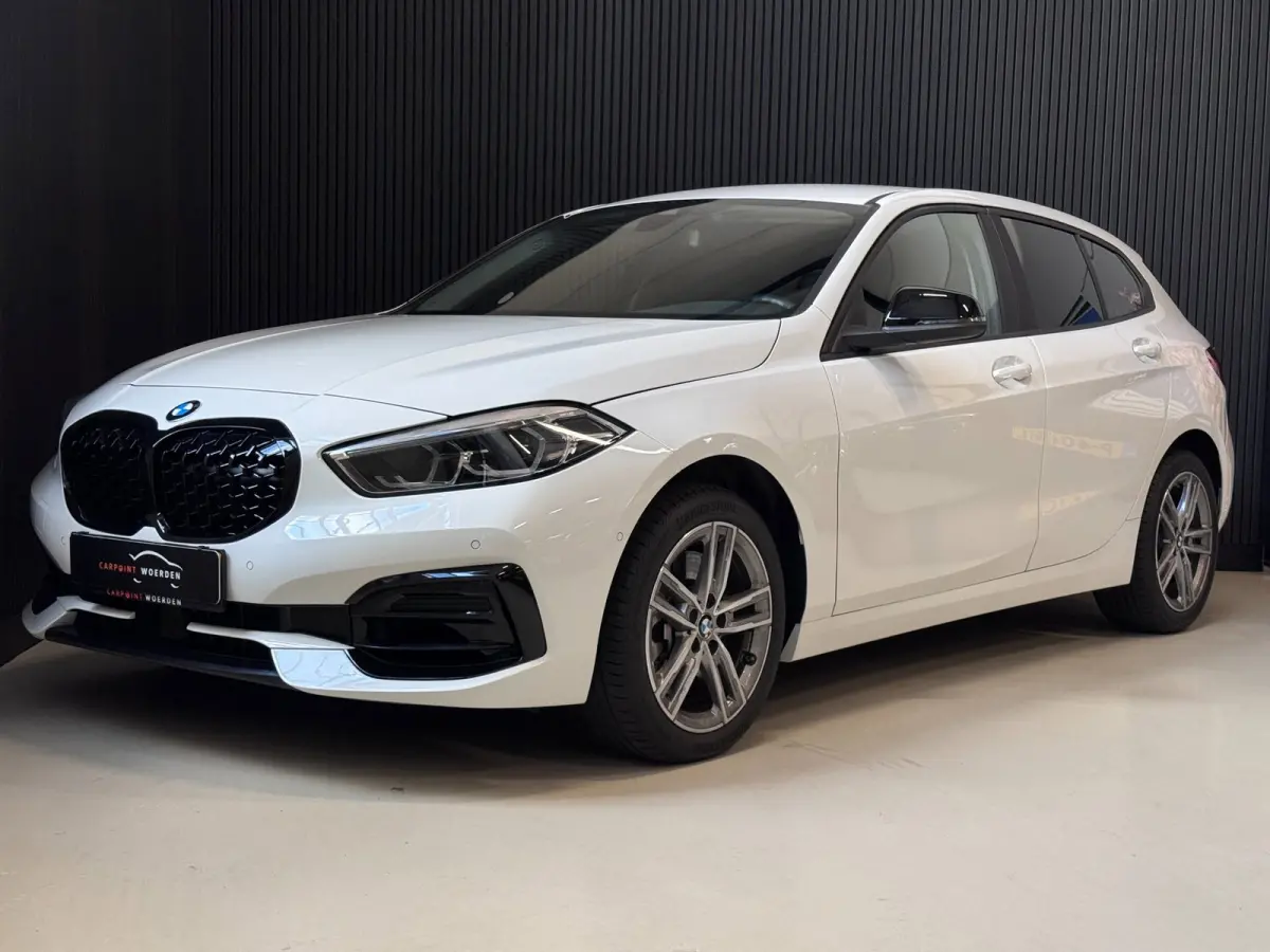 120i | CAMERA | LED | STOELVERW. | 2024