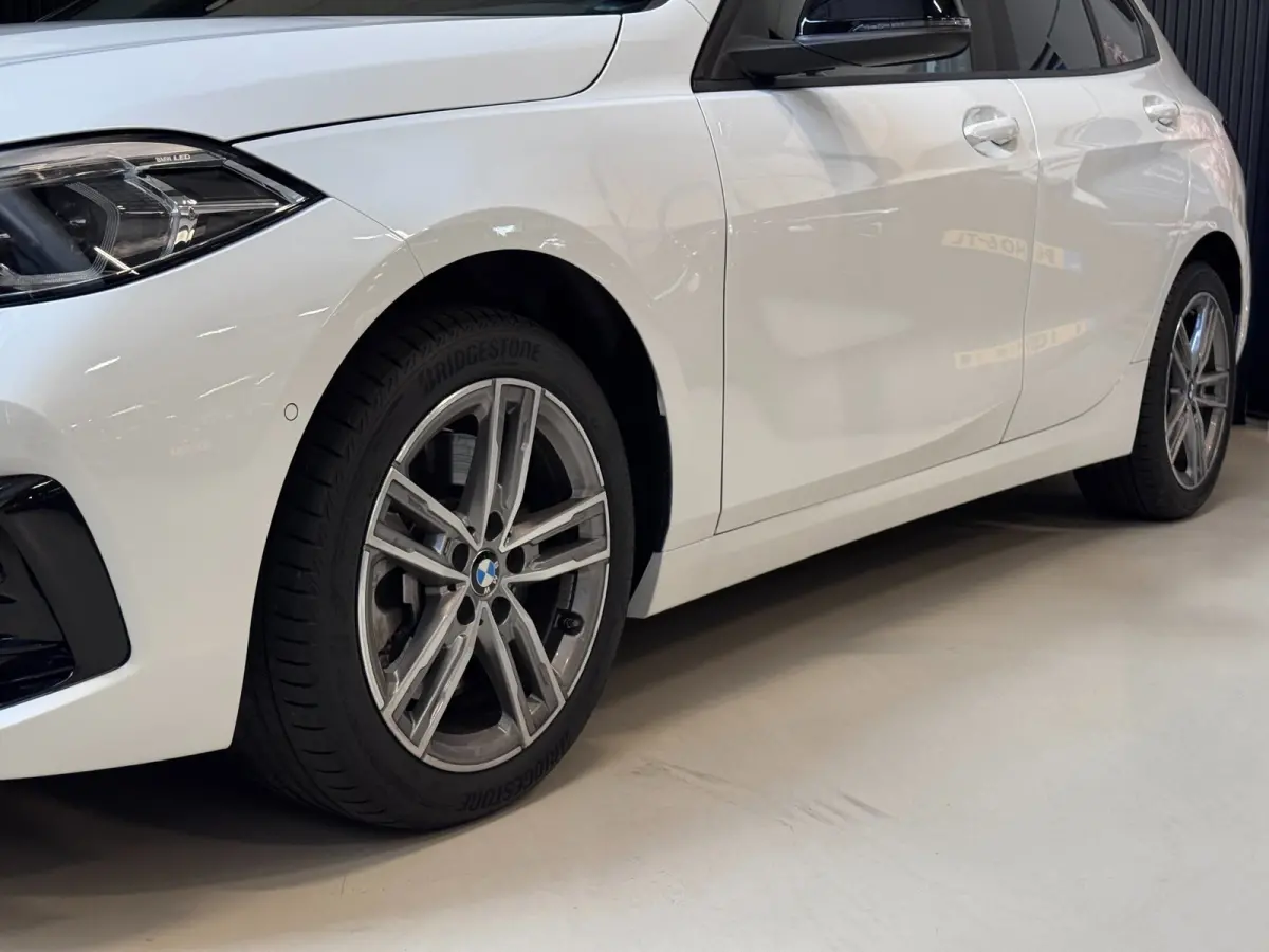 120i | CAMERA | LED | STOELVERW. | 2024