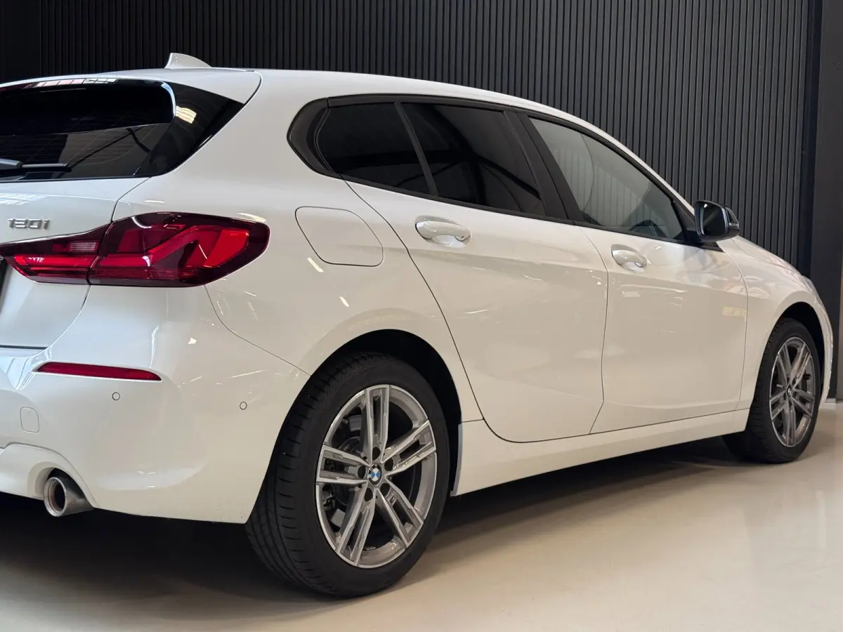 120i | CAMERA | LED | STOELVERW. | 2024