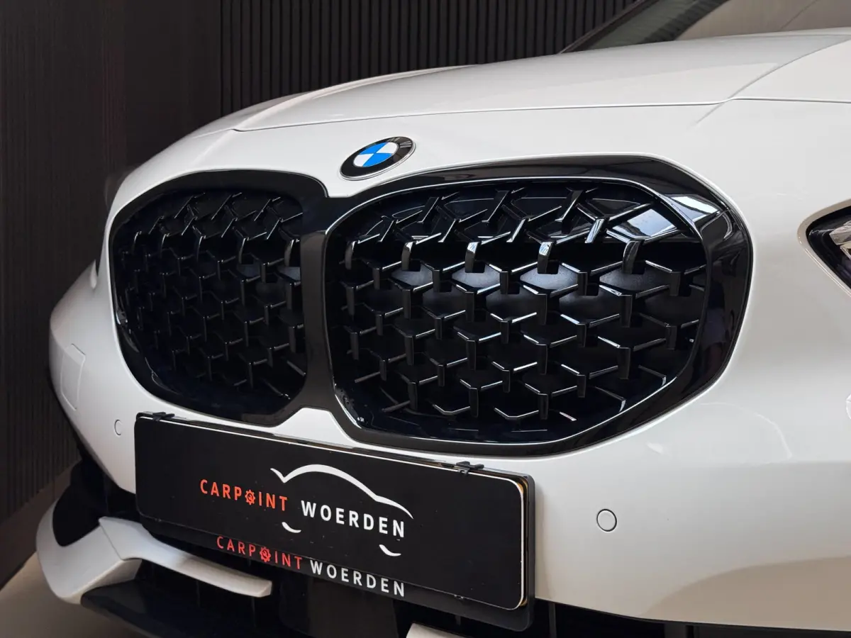 120i | CAMERA | LED | STOELVERW. | 2024