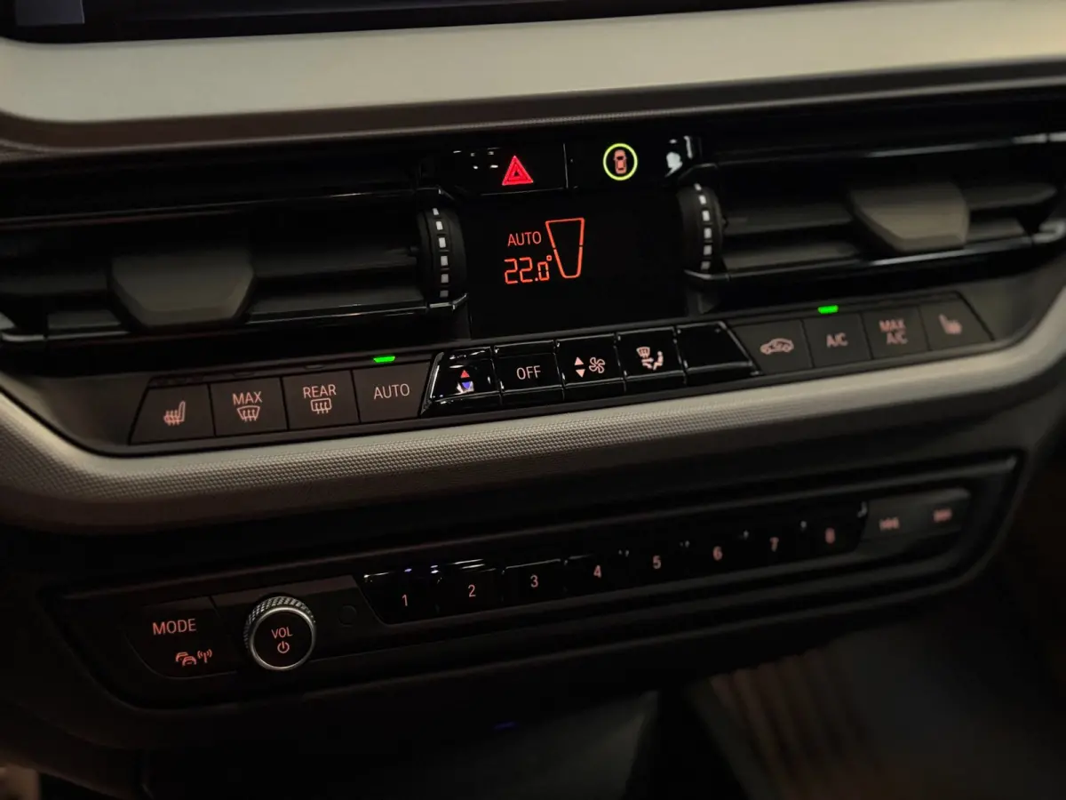 120i | CAMERA | LED | STOELVERW. | 2024
